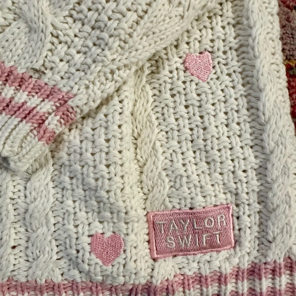 Taylor Swift Lover Cardigan - Picture 2 of 4